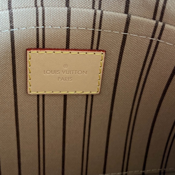 Authentic Louis Vuitton Neverfull MM Monogram Pouch- Like New Condition! - Picture 12 of 12